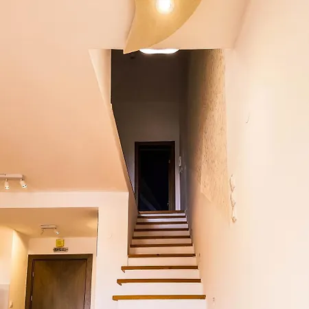 Luxurious Alpine In Posh Winter Διαμέρισμα *
